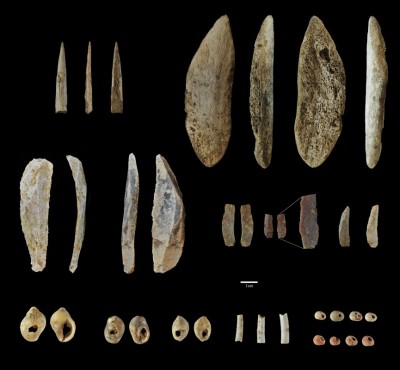Figure 4. Archaeological finds dating to the Middle–Upper Palaeolithic transition.